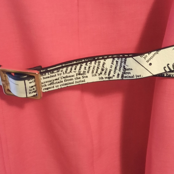 Chic White and Black Mini Bag with Structured Design - Picture 2 of 10